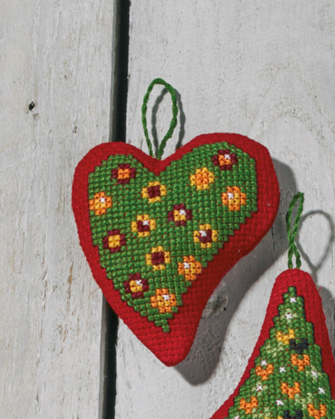 Embroidery Kit Balls in Heart 7 x 8 cm / 2.76 x 3.15 in
