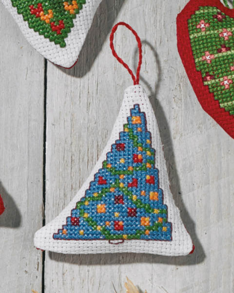 Embroidery Kit Wooden garland 7 x 8 cm / 2.76 x 3.15 in