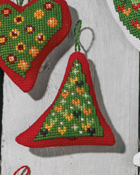 Embroidery Kit Hearts in Christmas tree 7 x 8 cm / 2.76 x 3.15 in