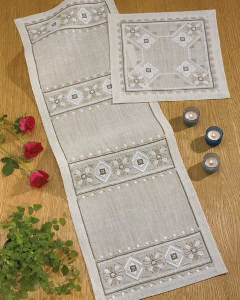 Embroidery Kit Beige / White 37 x 37 cm / 14.57 x 14.57 in