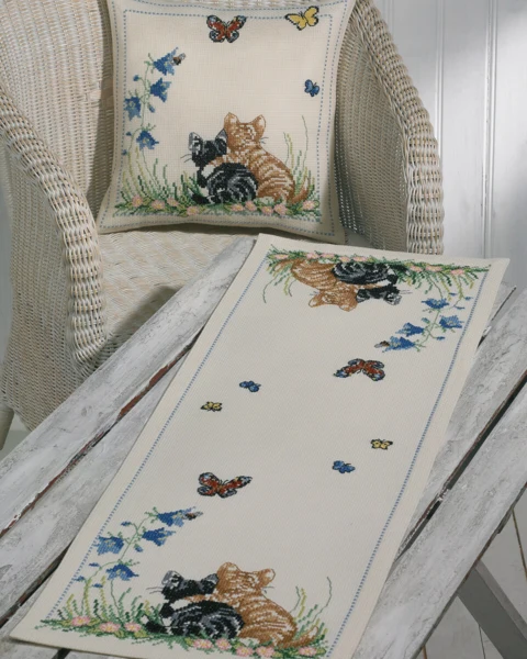 Embroidery Kit Cat Friends 35 x 95 cm / 13.78 x 37.40 in