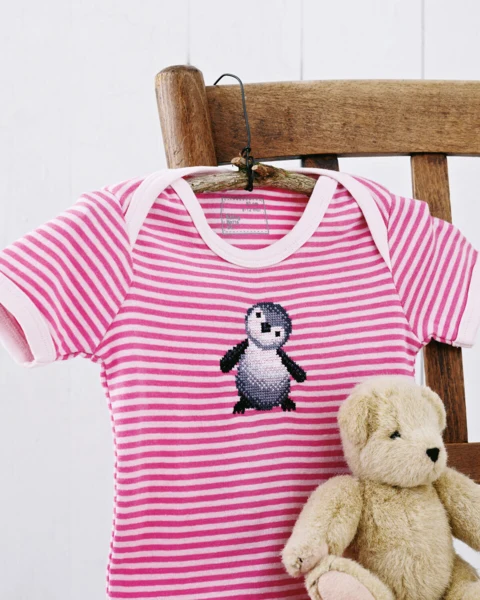 Embroidery Kit Penguin 7 x 9 cm / 2.76 x 3.54 in