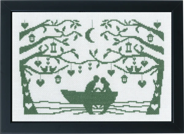 Embroidery Kit Couple in Rowboat 29 x 20 cm / 11 x 8 in