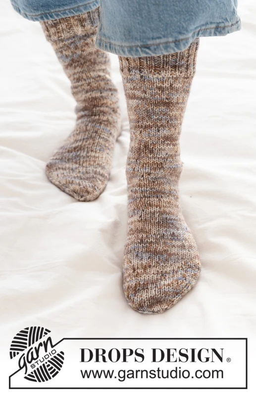265-21 Moonlight Mover Socks by DROPS Design