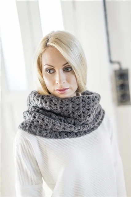 Opskrift fra DU STORE ALPAKKA fra hæftet Maskerader MR33 - Design 3309 Løs hals