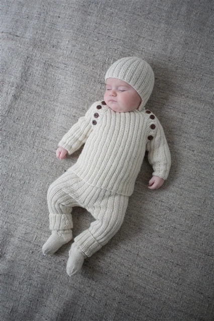 Opskrift fra DU STORE ALPAKKA fra hæftet Maskerader MR32 - Design 3202 - BABYSETT