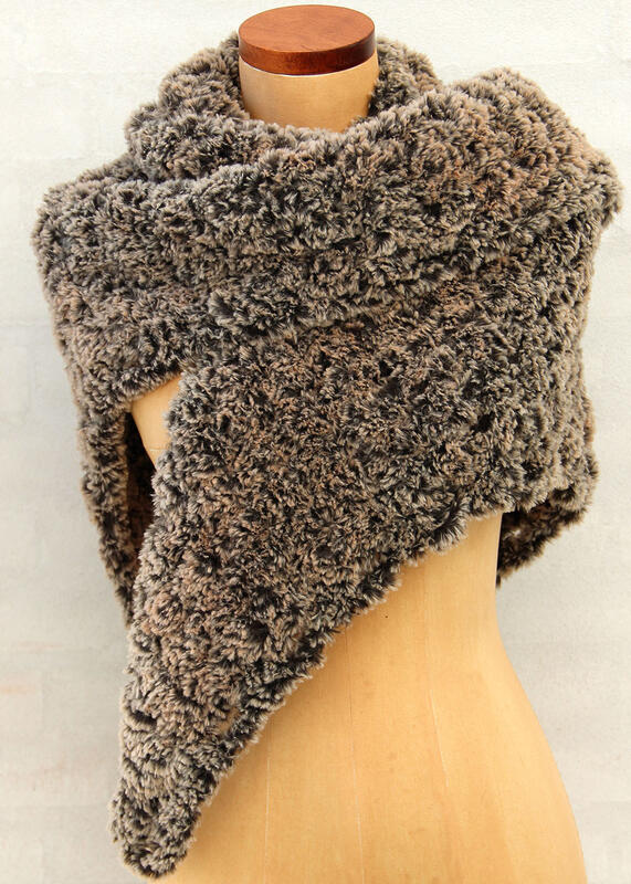 99060 Granny Shawl Fur Lux