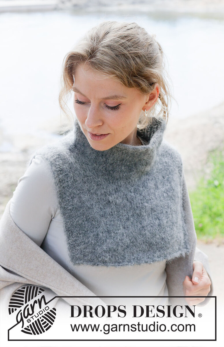 253-27 Moonlit Tide Neck Warmer by DROPS Design