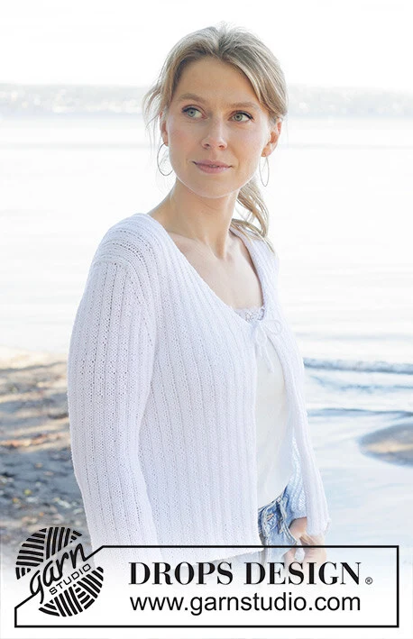 257-21 Summer's Whisper Wrap by DROPS Design