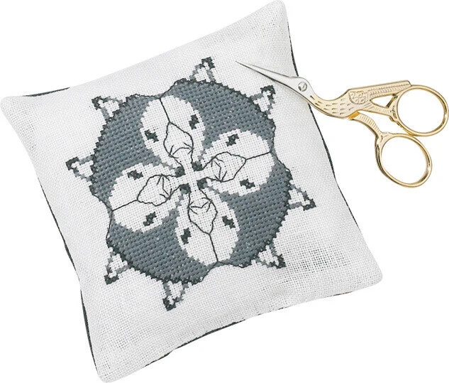 Embroidery Kit Pin Cushion, Fox 11 x 11 cm / 4.33 x 4.33 in
