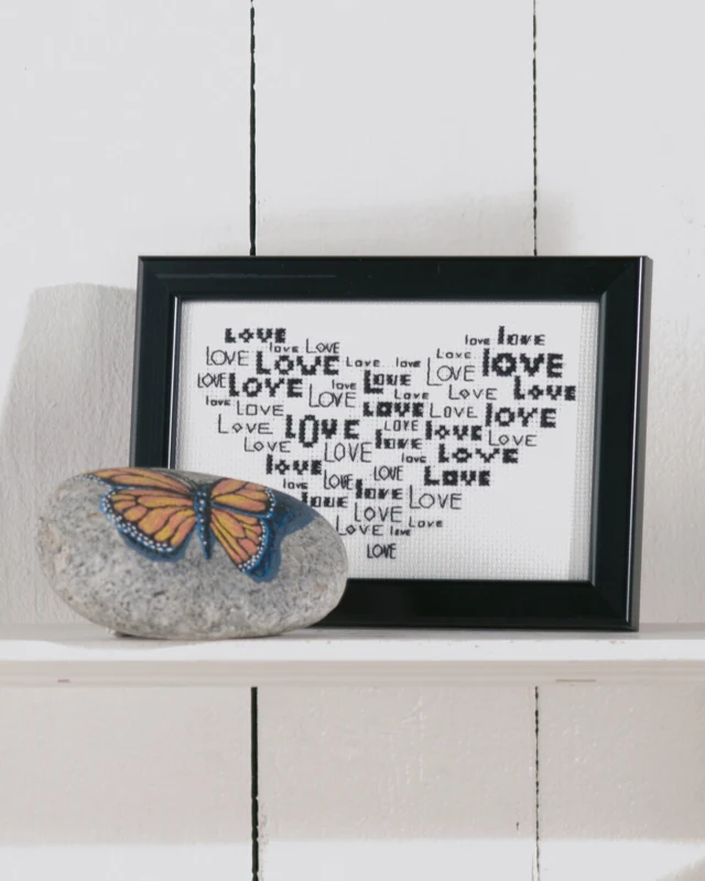 Embroidery Kit Love in Heart 14 x 9 cm / 5.51 x 3.54 in