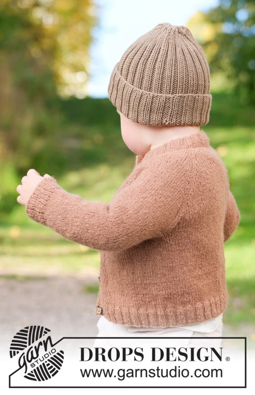 49-25 Little Woodland Hat by DROPS Design