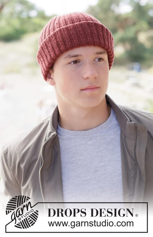 260-23 Berry Blaze Hat by DROPS Design