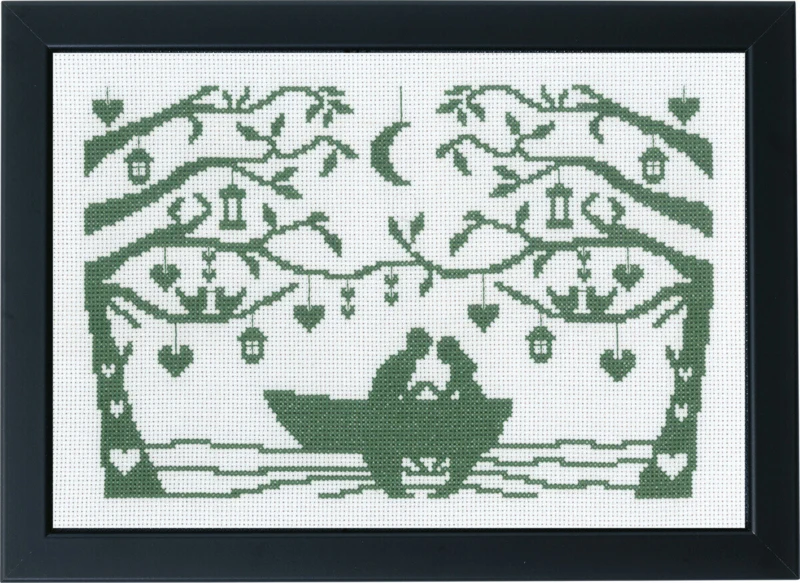 Embroidery Kit Couple in Rowboat 29 x 20 cm / 11 x 8 in