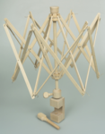 Wooden wool winder