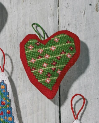 Embroidery Kit Garland red 7 x 8 cm / 2.76 x 3.15 in